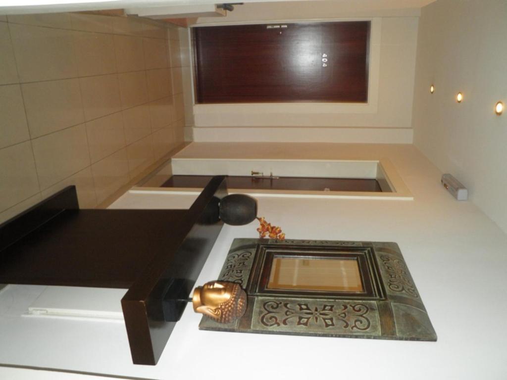 Granada Suites Hotel Amman Room photo