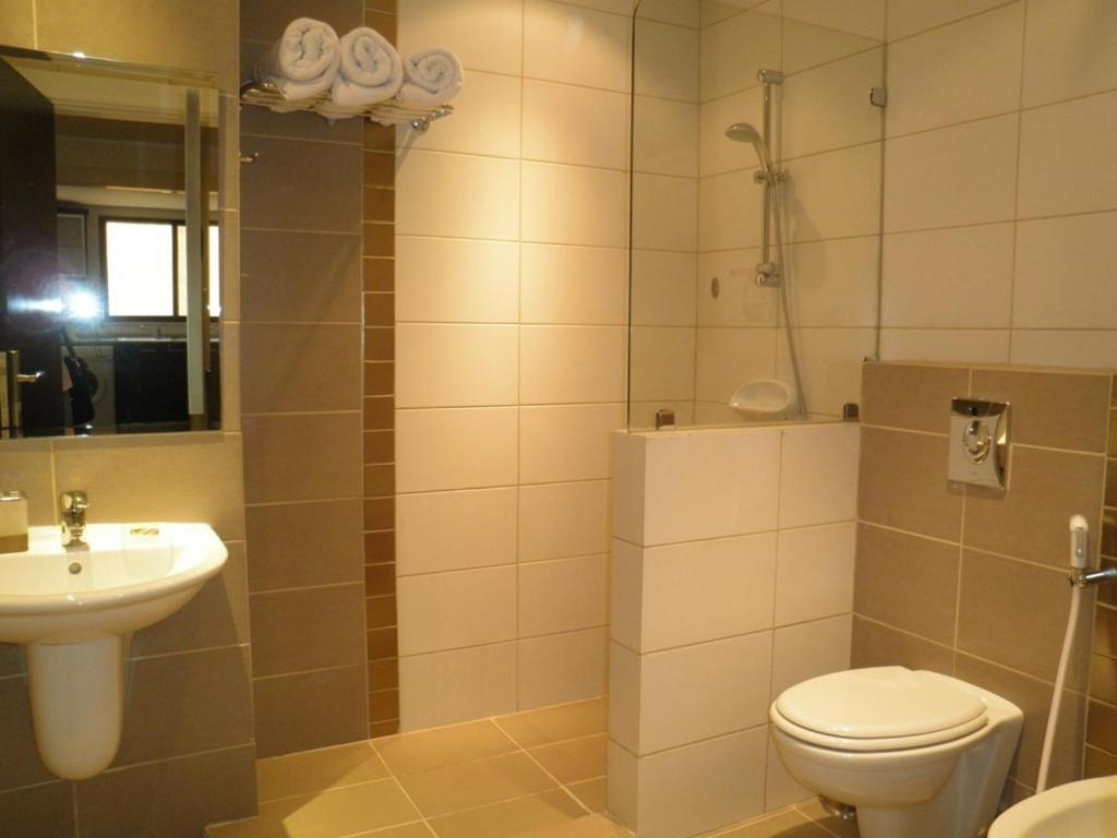 Granada Suites Hotel Amman Room photo