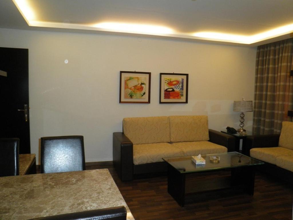 Granada Suites Hotel Amman Room photo