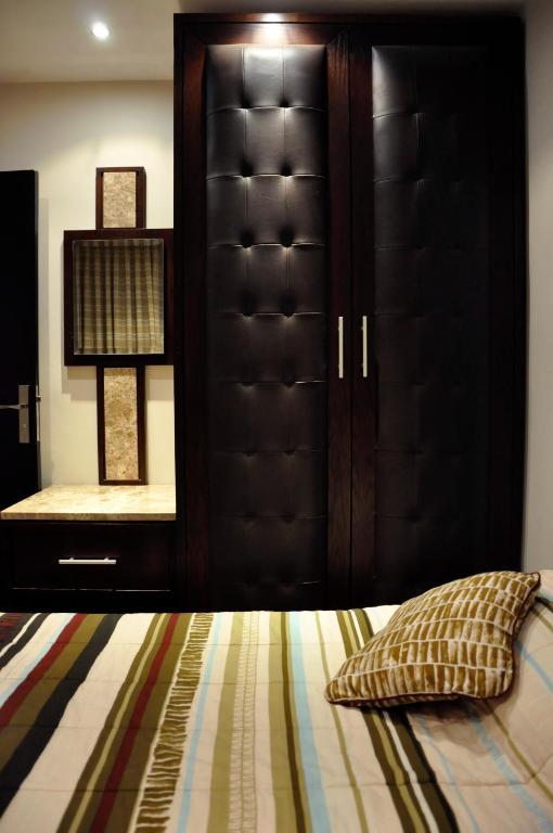 Granada Suites Hotel Amman Room photo
