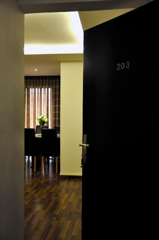 Granada Suites Hotel Amman Room photo