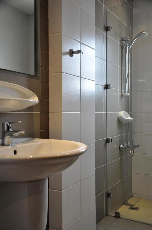 Granada Suites Hotel Amman Room photo