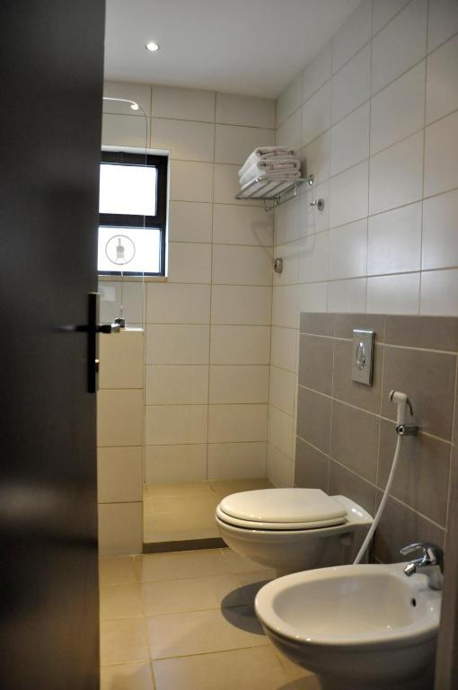 Granada Suites Hotel Amman Room photo