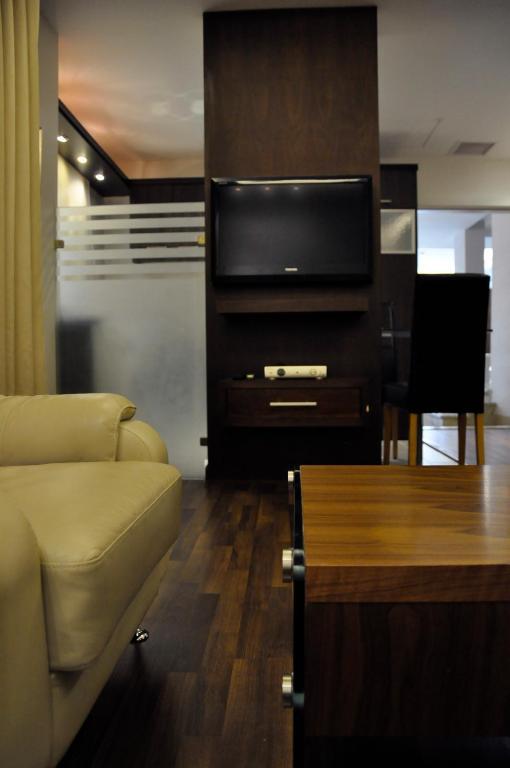 Granada Suites Hotel Amman Room photo