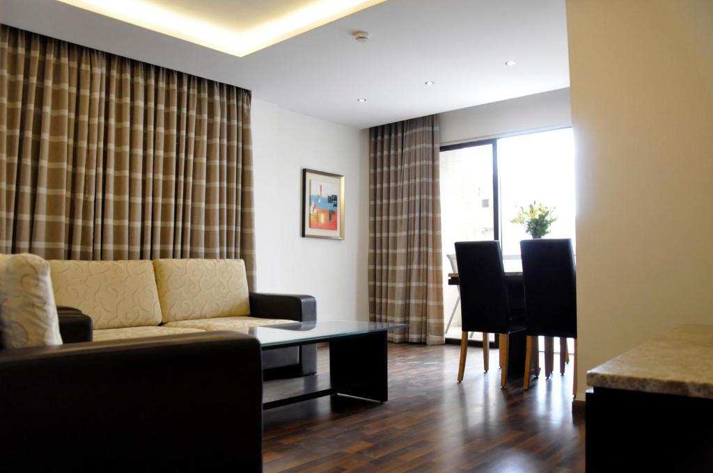 Granada Suites Hotel Amman Room photo